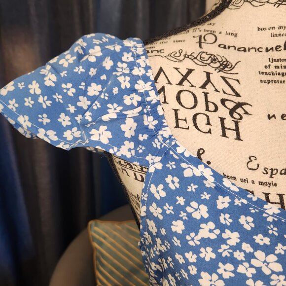 NWT Blue Ditsy Flutter Sleeve Midi Dress Size Large - Picture 9 of 13